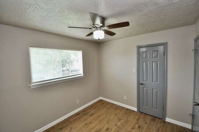 Building Photo - 6822 La Puente Dr