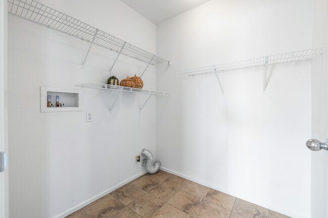 Building Photo - 7161 Bella Strada Dr