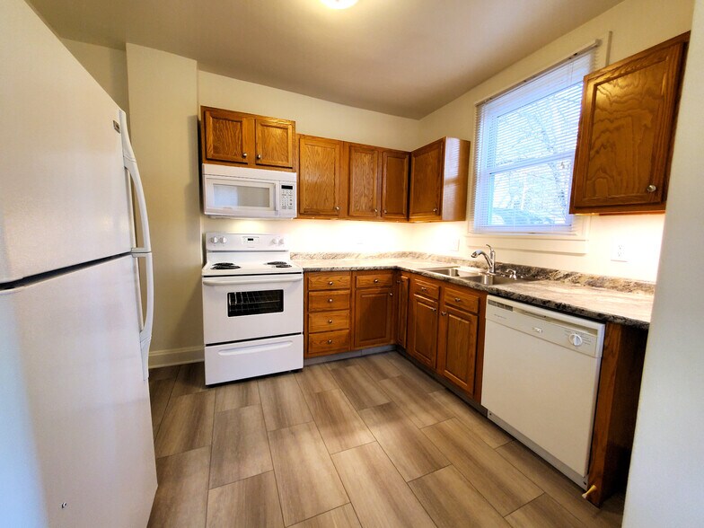 Building Photo - 115 W North Broadway St