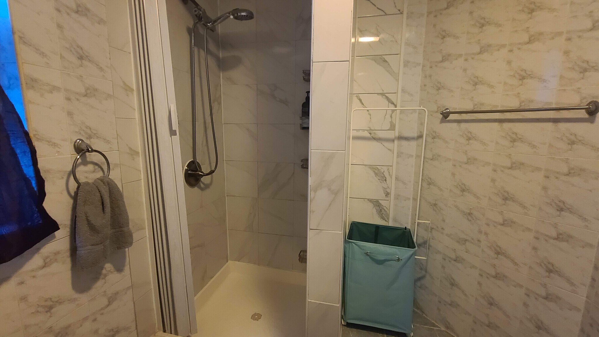 Building Photo - 42 49th St