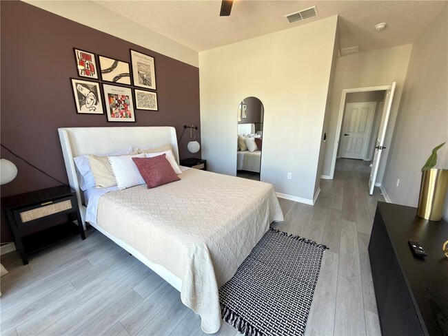 Building Photo - 734 Monroe Cir