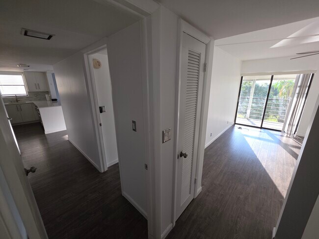 Building Photo - 2312 S Cypress Bend Dr