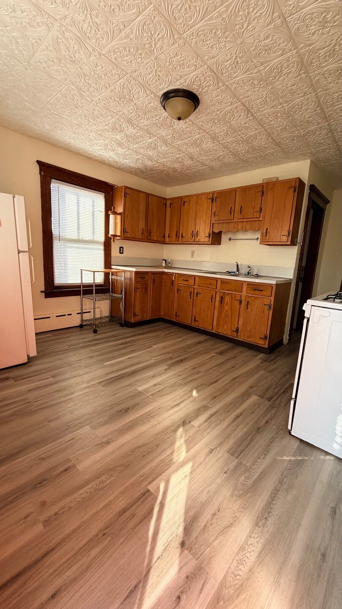 Building Photo - 27 Beechwood Ave