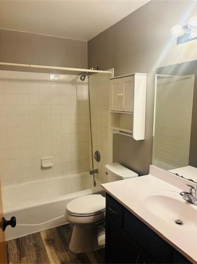 Building Photo - 4 Bedroom Townhome