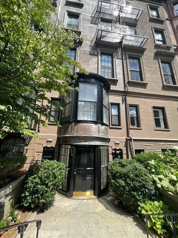 Building Photo - 228 Beacon St