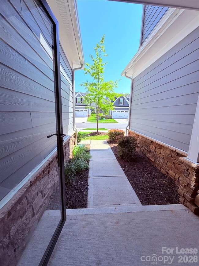Building Photo - 6273 Ashton Pk Dr