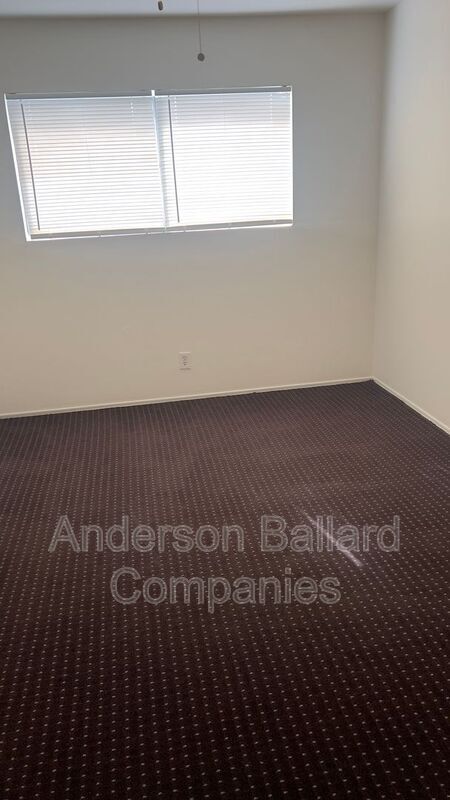 Building Photo - 10060 Laurel Ave