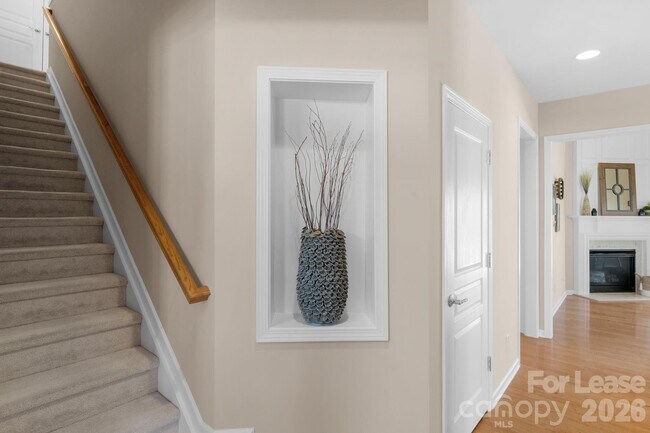 Building Photo - 2076 Belair Dr