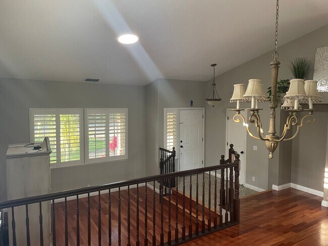 Building Photo - "Coveted Comfort: Spacious 4-Bed, 3-Bath H...