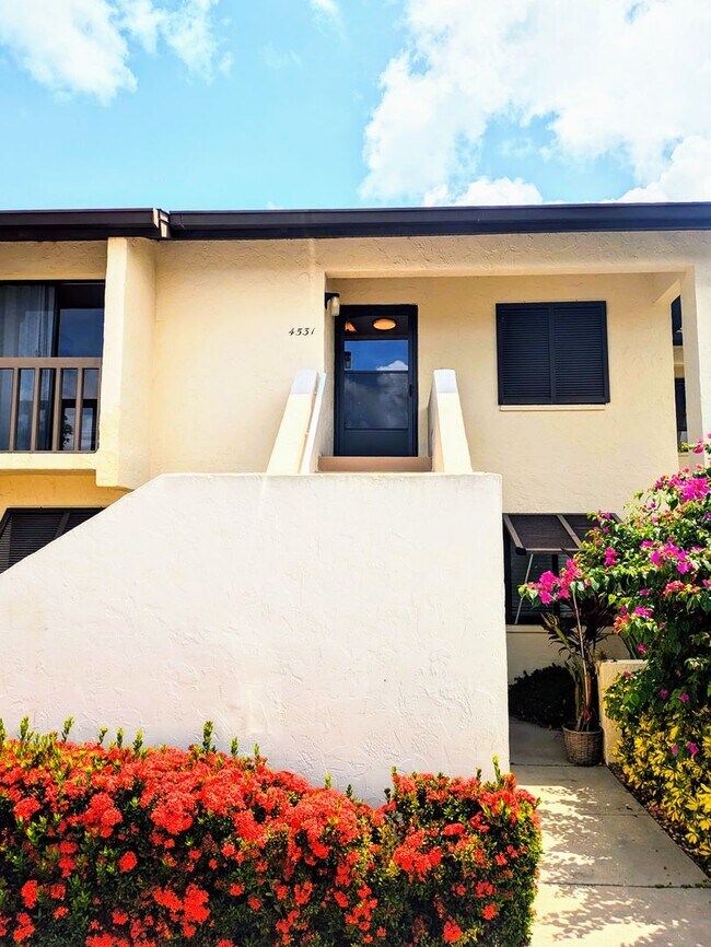 Building Photo - SEASONAL/SHORT TERM TURNKEY condo