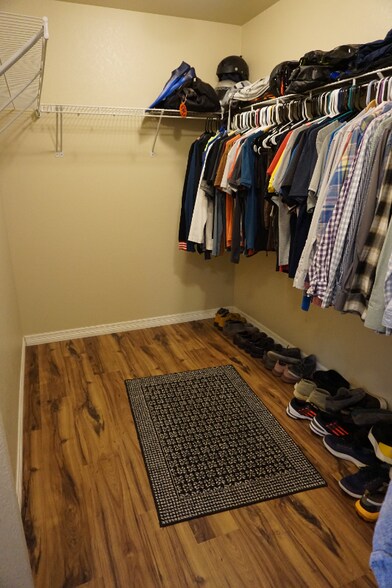 Building Photo - 1611 Jennifer St