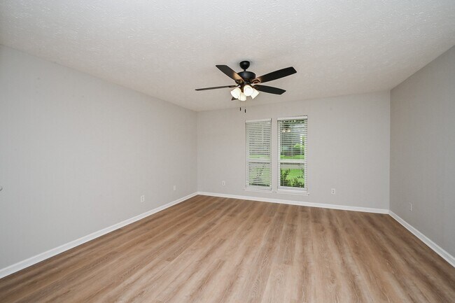 Building Photo - 2818 Green Fields Dr