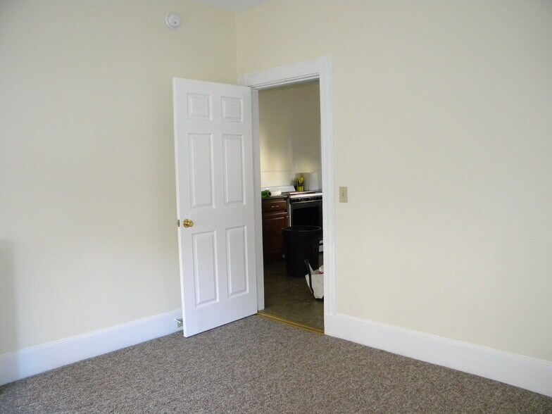 Building Photo - 39 Cook St