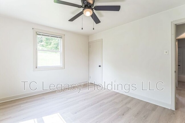 Building Photo - 517 1/2 Hornor Avenue