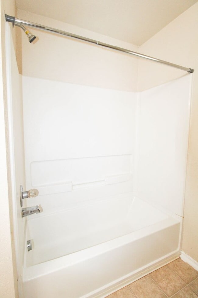 Building Photo - 16130 Branching Oaks