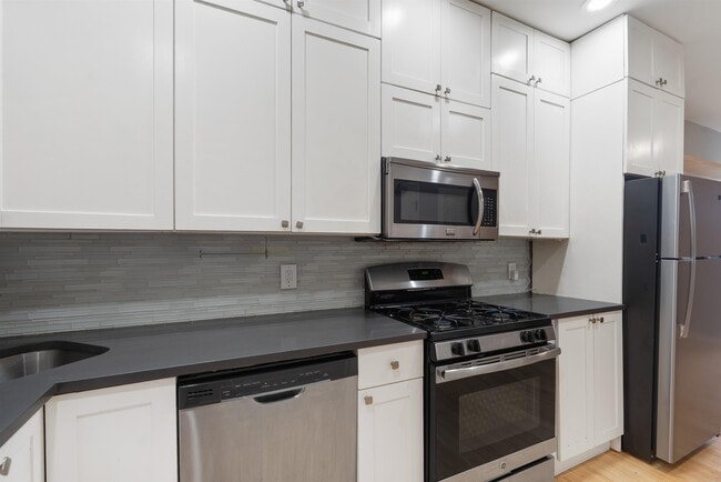 Building Photo - 809 Park Ave