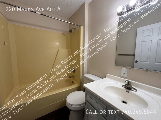 Building Photo - 220 Marks Ave