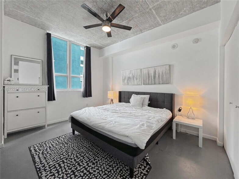 Building Photo - 234 NE 3rd St