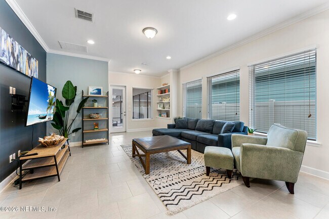 Building Photo - 39 Woodmere Ln