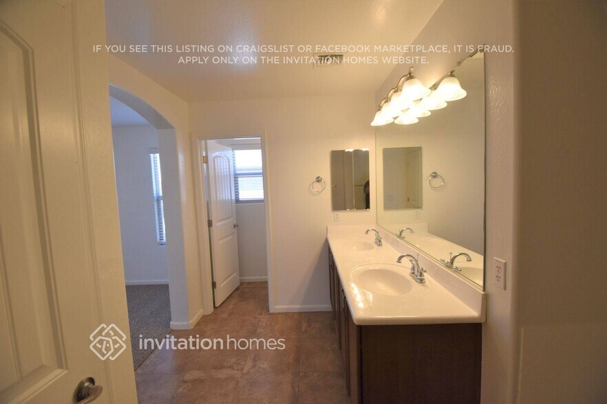 Building Photo - 1405 S Moccasin Trail