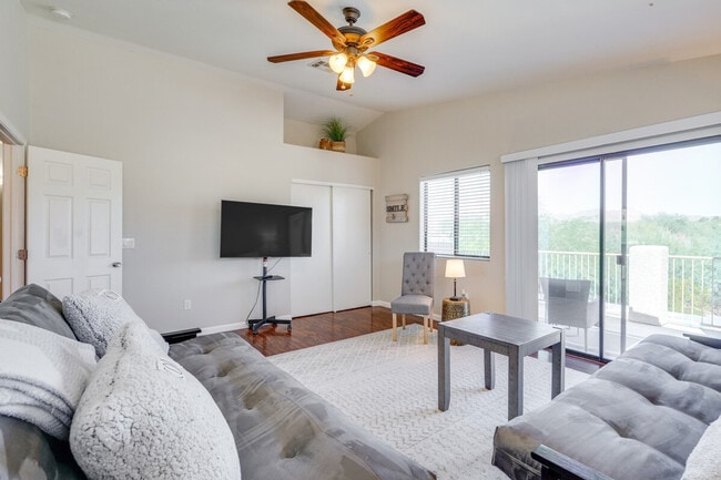 Building Photo - 1209 W Crystal Palace Pl