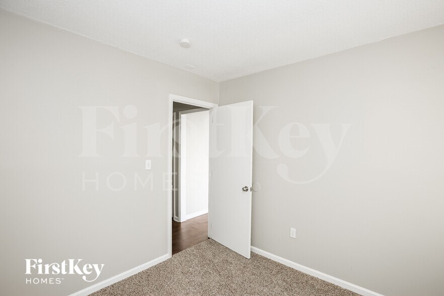 Building Photo - 12300 Danby Rd