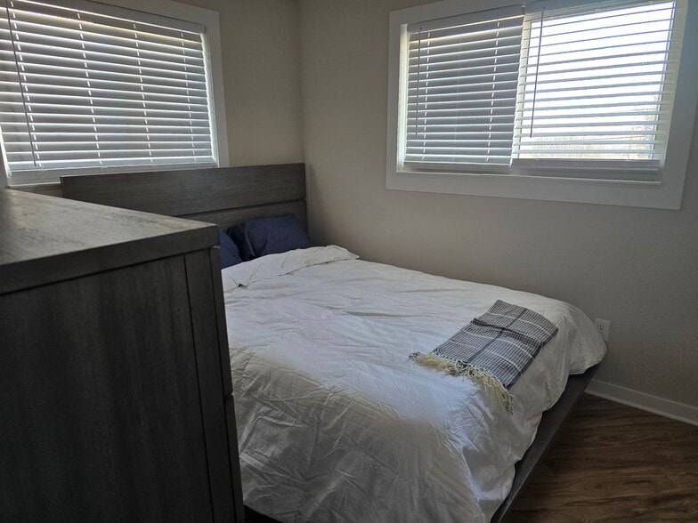 Upstairs queen bedroom. - 902 S Zephyr Ct