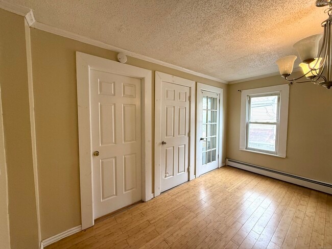 Building Photo - 39 Holmes Ave
