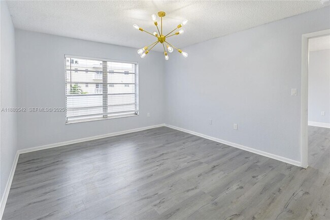 Building Photo - 365 NE 125th St