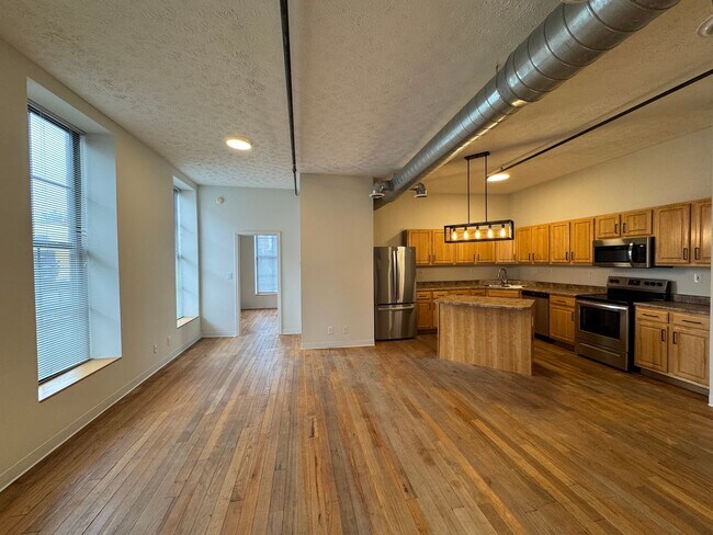 Primary Photo - Main Street Loft Apartment