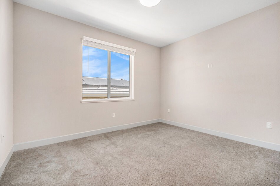 Building Photo - 31 Cortina Ct