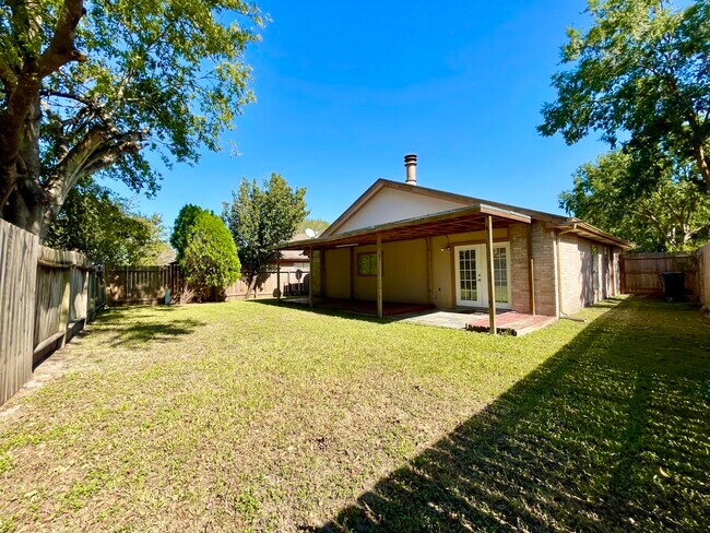 Building Photo - 7014 Caladero Dr