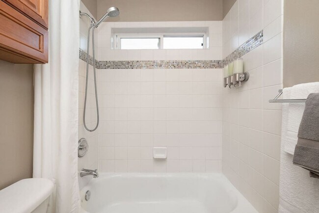 Building Photo - 2025 South Main St