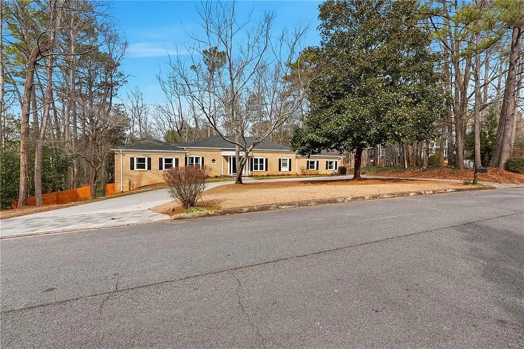 Building Photo - Room in House on River Park Dr
