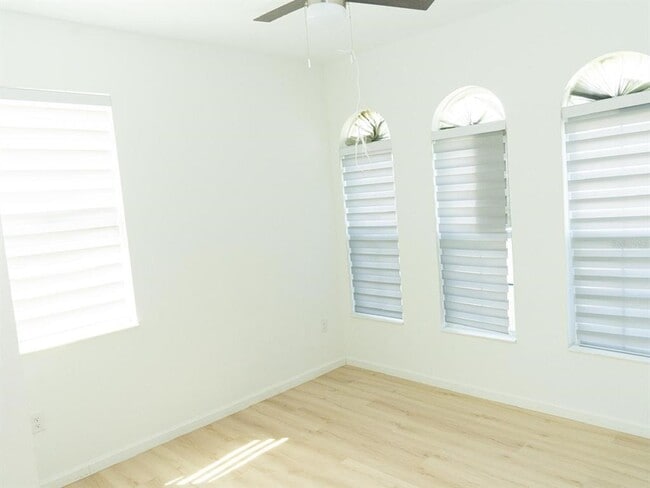 Building Photo - 445 Silver Palm Dr