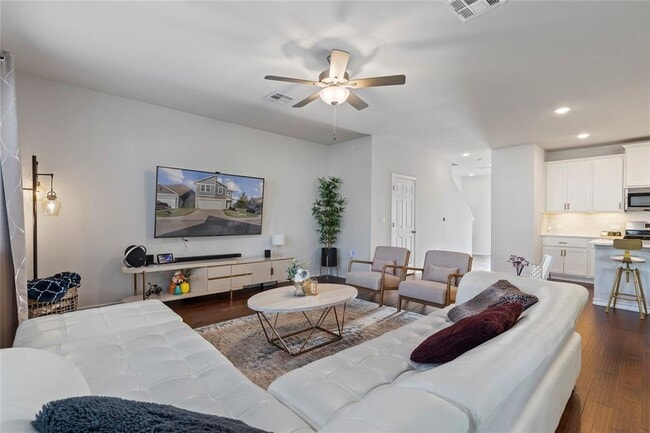 Building Photo - 3007 Salvidar Bend