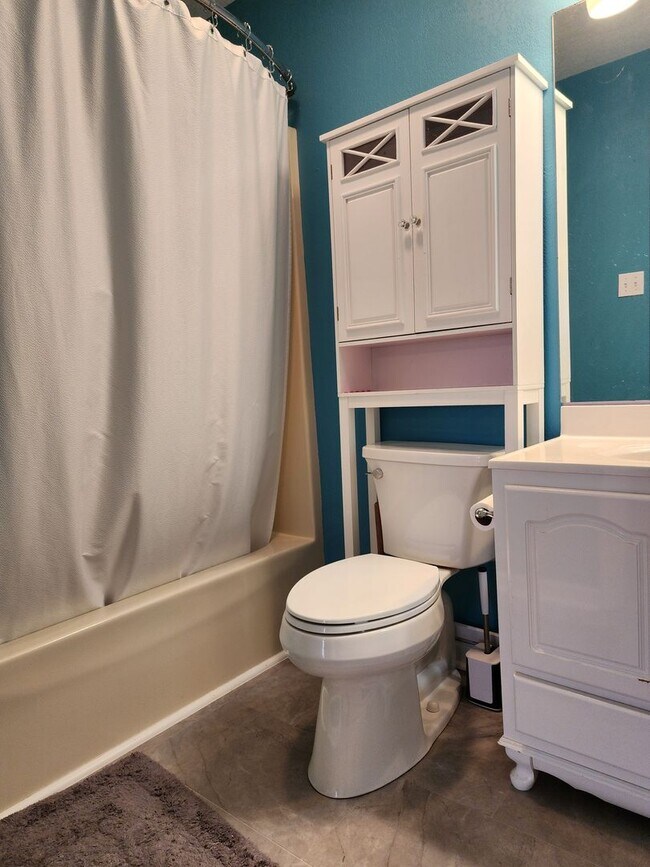 Building Photo - Maryville 37801- 3 bed 2.5 bath condo - call Tom Parry 865-607-3649