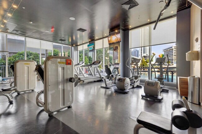 Building Photo - 2602 Hallandale Beach Blvd