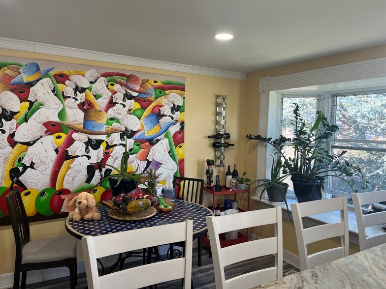 Building Photo - 94 Oakwood Ave