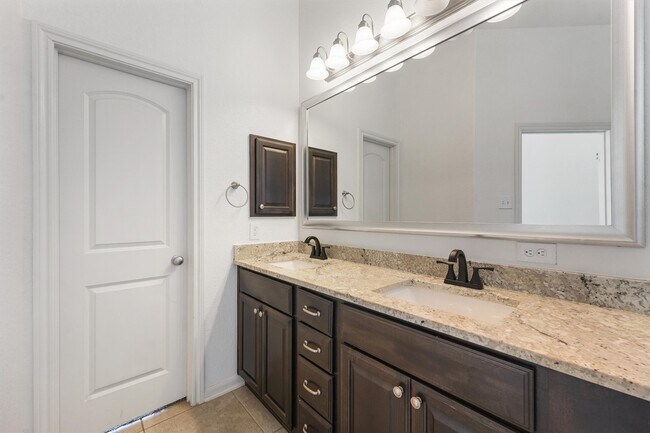 Building Photo - 130 Biltmore Loop