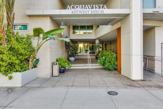 Building Photo - 425 W Beech St