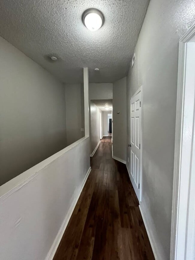 Building Photo - "Charming 4-Bed Duplex in St. Louis City 2nd Floor with Granite Countertops & Gleaming Hardwood F...