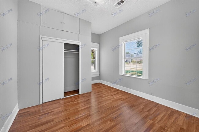 Building Photo - 419 N Grand Ave