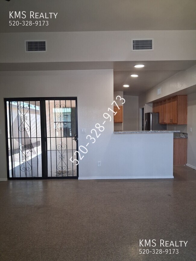 Building Photo - 2867 N Tolman Dr