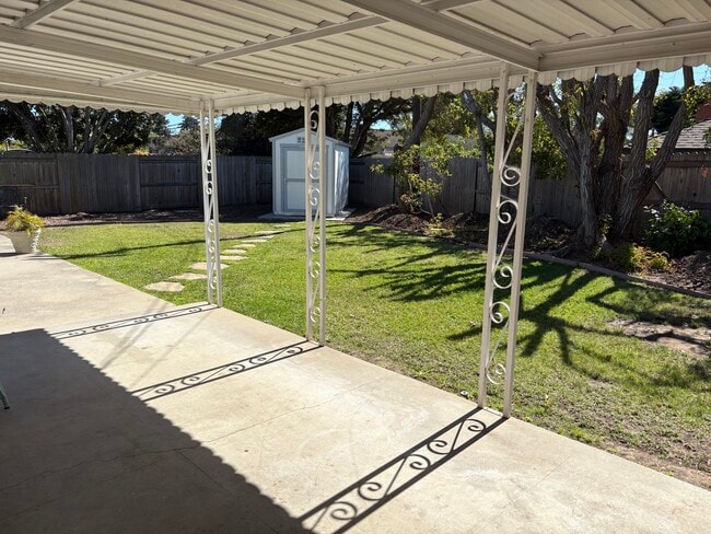 Building Photo - 359 Sylvan Dr