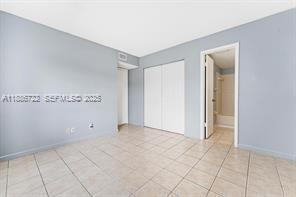 Building Photo - 1018 Twin Lakes Dr