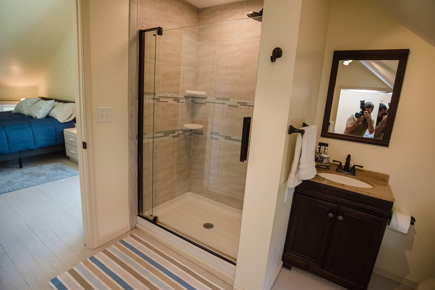 Full en-suite, private bathroom attached to the MBR - 5277 Main St