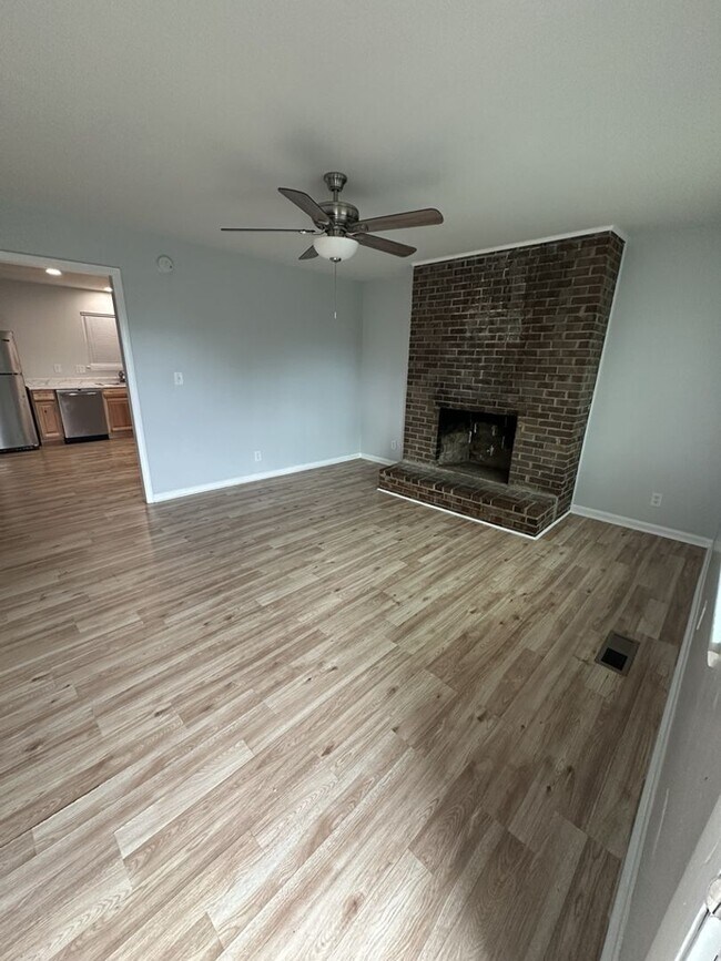 Building Photo - Comfortable Chattanooga Living at Clift View Drive