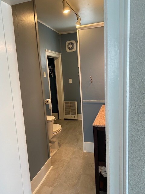 Building Photo - Main St