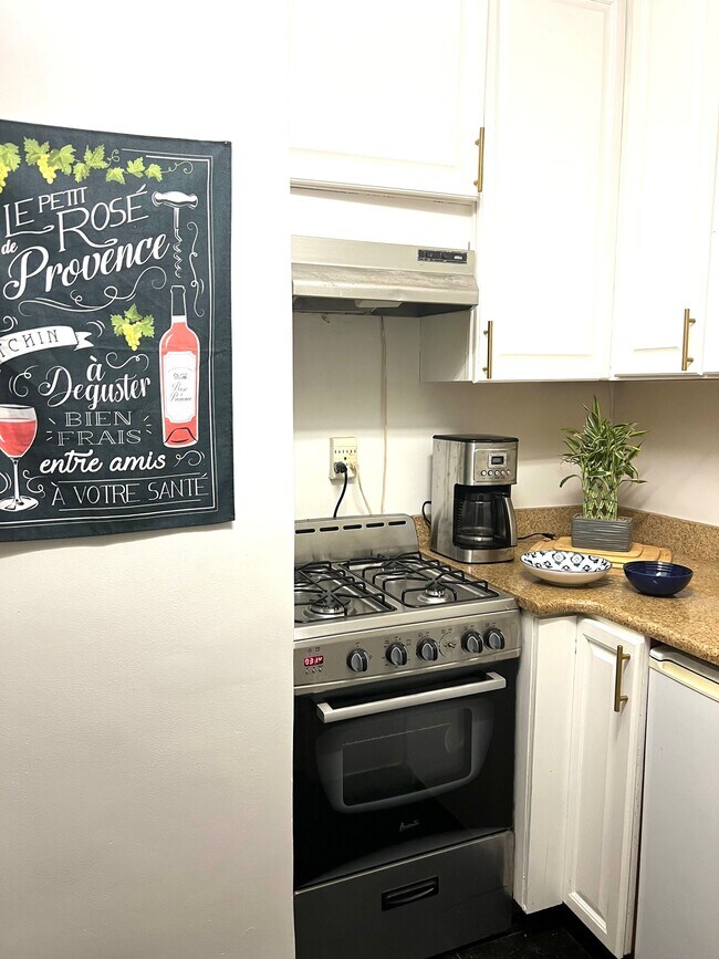 Building Photo - 157-163 E 72nd St